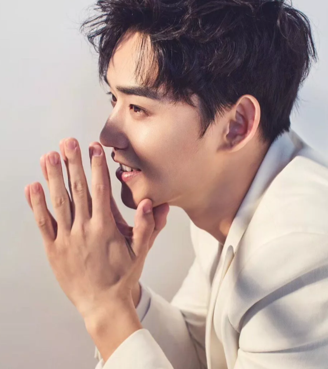 看点∣腱子肉男模兼职健身私教，霸气纹身配王字腹肌，你是押大or小？ - 51虹马