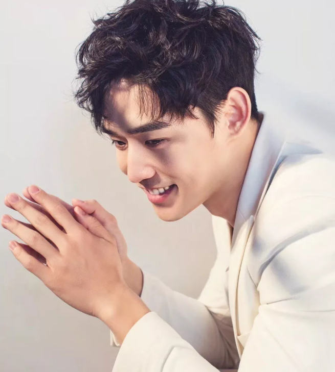 看点∣腱子肉男模兼职健身私教，霸气纹身配王字腹肌，你是押大or小？ - 51虹马