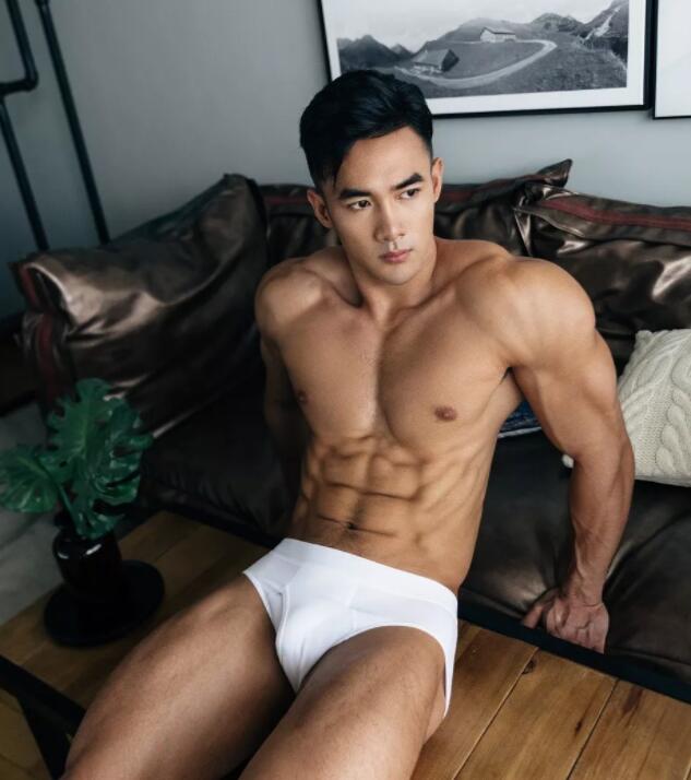 肌肉男模被21岁男孩玩弄鼓掌之间？ - 51虹马