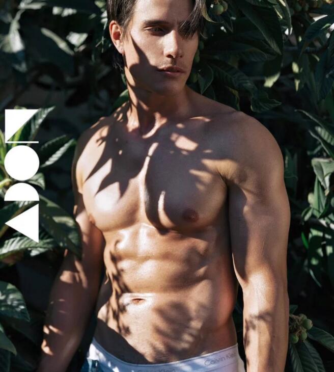 肌肉男模被21岁男孩玩弄鼓掌之间？ - 51虹马