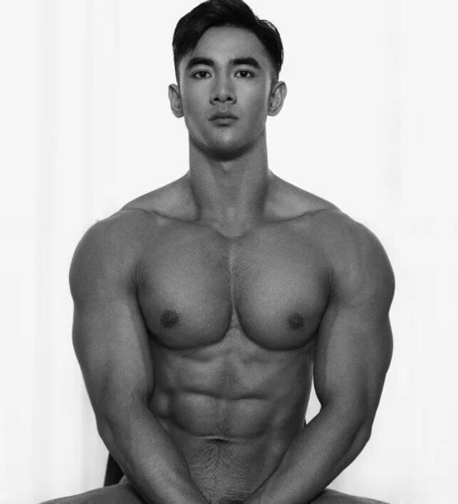 肌肉男模被21岁男孩玩弄鼓掌之间？ - 51虹马