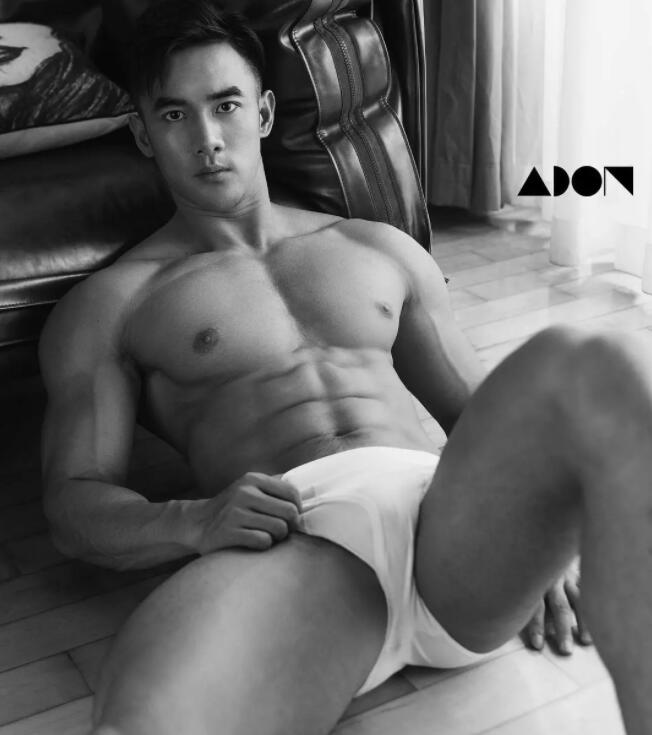 肌肉男模被21岁男孩玩弄鼓掌之间？ - 51虹马