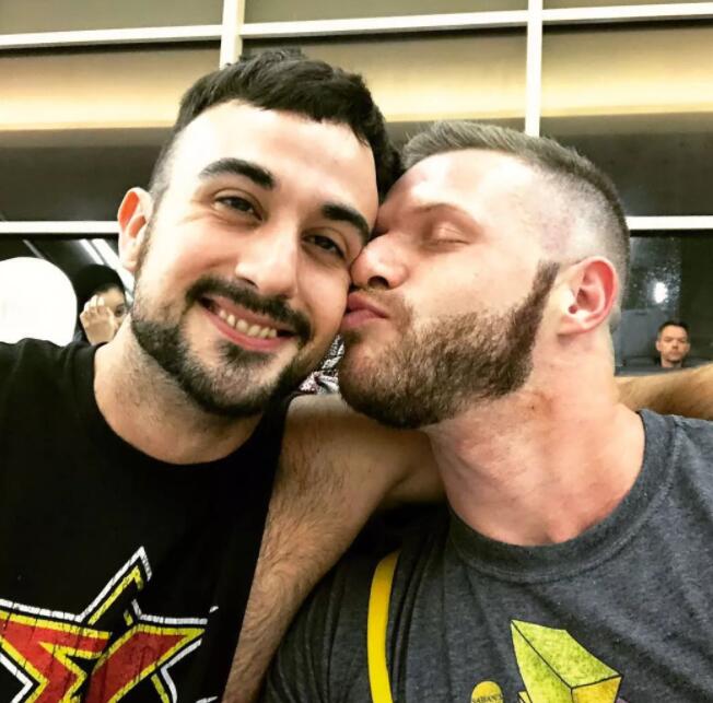 GV男优夫夫在拍片现场求婚？！画面太美，你敢看吗？ - 51虹马