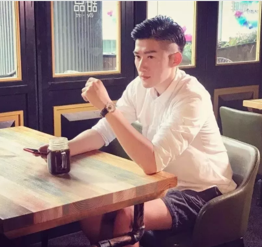 看点∣190正装体育生男模,腱子肉大长腿,终于在谢梓秋镜头前“月兑”了! - 51虹马 看点∣190正装体育生男模,腱子肉大长腿,终于在谢梓秋镜头前“月兑”了! - 51虹马