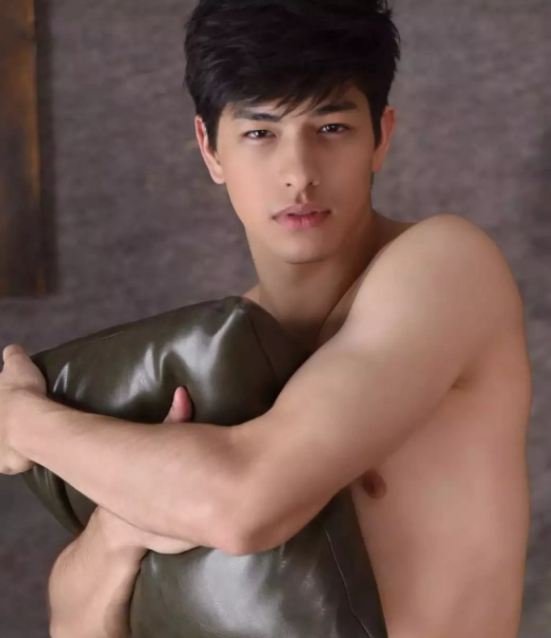 男模的入行故事】和舍友裸睡四年，直到把我睡进了这个大染缸圈子 - 51虹马