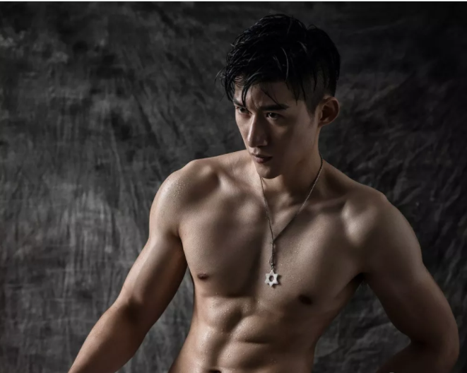 看点∣190正装体育生男模,腱子肉大长腿,终于在谢梓秋镜头前“月兑”了! - 51虹马 看点∣190正装体育生男模,腱子肉大长腿,终于在谢梓秋镜头前“月兑”了! - 51虹马