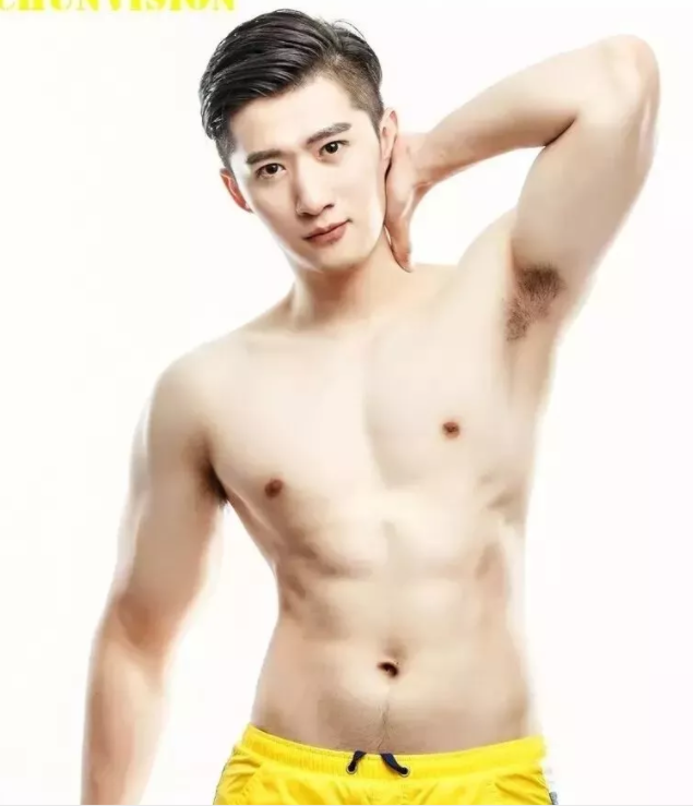 看点∣190正装体育生男模，腱子肉大长腿，终于在谢梓秋镜头前“月兑”了！ - 51虹马