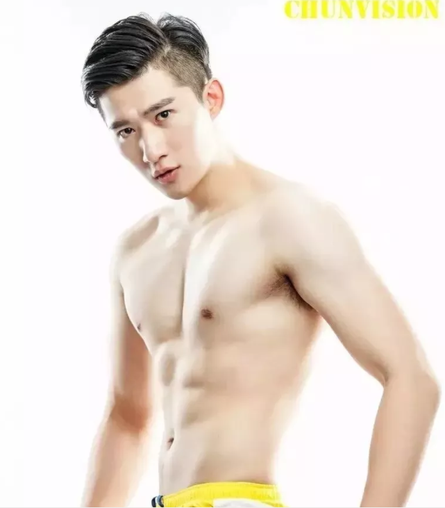 看点∣190正装体育生男模，腱子肉大长腿，终于在谢梓秋镜头前“月兑”了！ - 51虹马