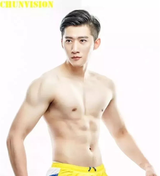 看点∣190正装体育生男模，腱子肉大长腿，终于在谢梓秋镜头前“月兑”了！ - 51虹马