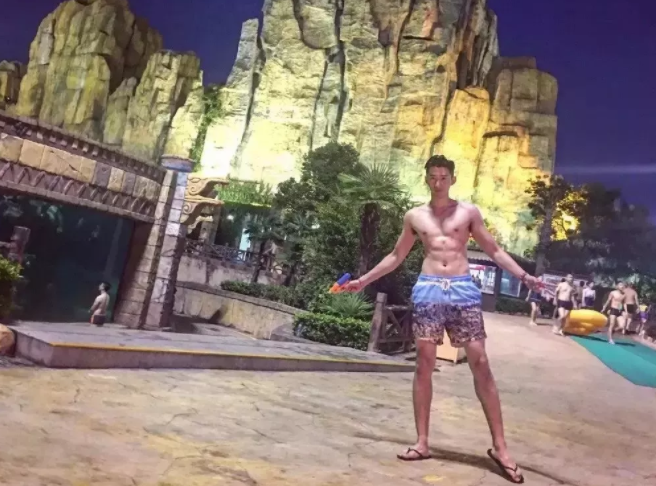 看点∣190正装体育生男模,腱子肉大长腿,终于在谢梓秋镜头前“月兑”了! - 51虹马 看点∣190正装体育生男模,腱子肉大长腿,终于在谢梓秋镜头前“月兑”了! - 51虹马