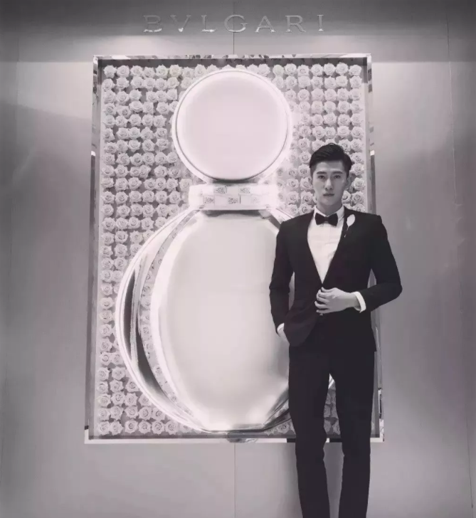 看点∣190正装体育生男模,腱子肉大长腿,终于在谢梓秋镜头前“月兑”了! - 51虹马 看点∣190正装体育生男模,腱子肉大长腿,终于在谢梓秋镜头前“月兑”了! - 51虹马