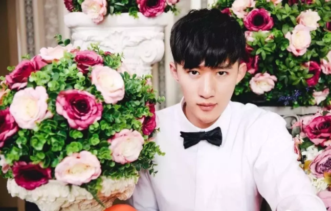 看点∣190正装体育生男模,腱子肉大长腿,终于在谢梓秋镜头前“月兑”了! - 51虹马 看点∣190正装体育生男模,腱子肉大长腿,终于在谢梓秋镜头前“月兑”了! - 51虹马