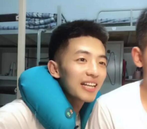 沈阳体院直男小狼狗，弟弟味道有点大~ - 51虹马