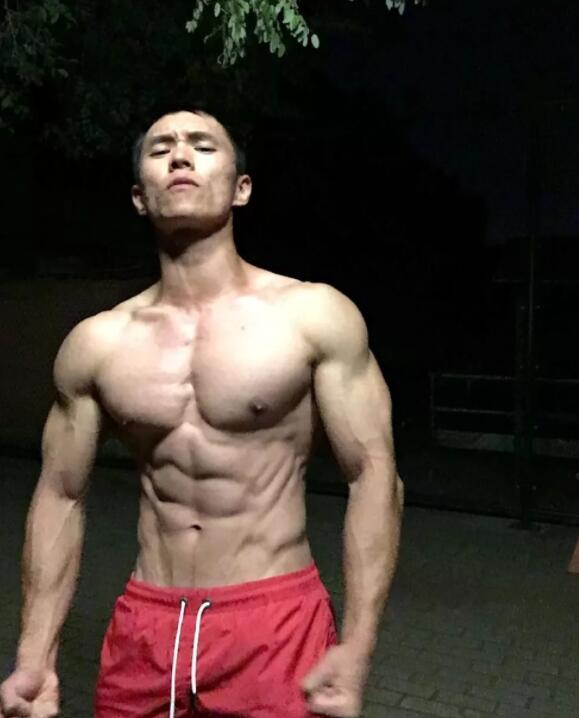 北体大筋肉小狼狗，摄影师写真男主，来感受一下他的实力！ - 51虹马