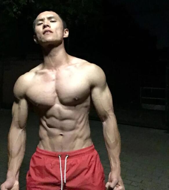 北体大筋肉小狼狗,摄影师写真男主,来感受一下他的实力! - 51虹马 北体大筋肉小狼狗,摄影师写真男主,来感受一下他的实力! - 51虹马