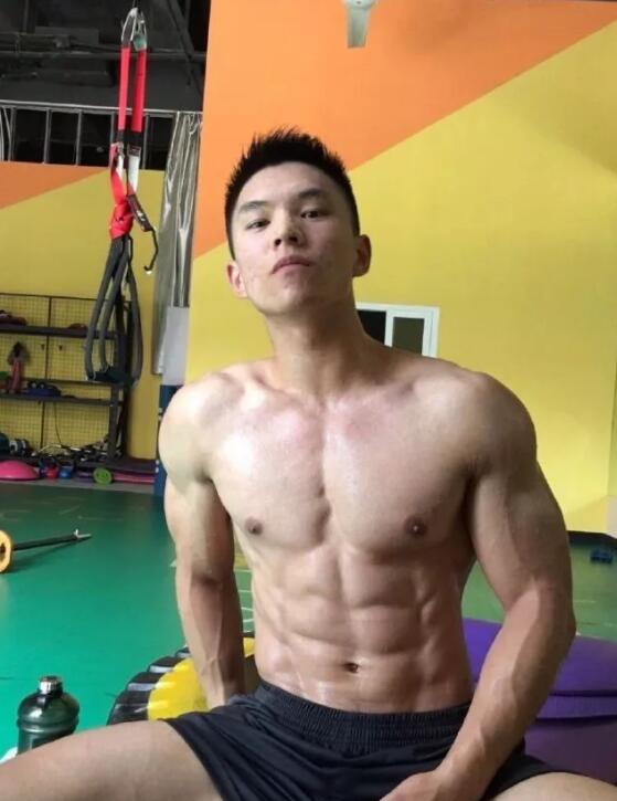 北体大筋肉小狼狗,摄影师写真男主,来感受一下他的实力! - 51虹马 北体大筋肉小狼狗,摄影师写真男主,来感受一下他的实力! - 51虹马