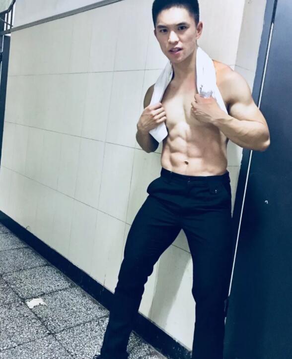 北体大筋肉小狼狗，摄影师写真男主，来感受一下他的实力！ - 51虹马