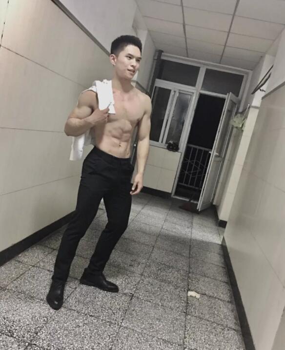 北体大筋肉小狼狗,摄影师写真男主,来感受一下他的实力! - 51虹马 北体大筋肉小狼狗,摄影师写真男主,来感受一下他的实力! - 51虹马