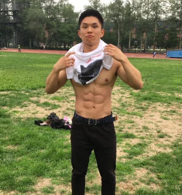 北体大筋肉小狼狗，摄影师写真男主，来感受一下他的实力！ - 51虹马