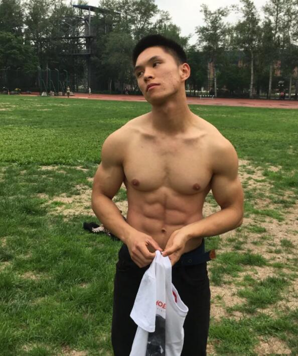 北体大筋肉小狼狗，摄影师写真男主，来感受一下他的实力！ - 51虹马