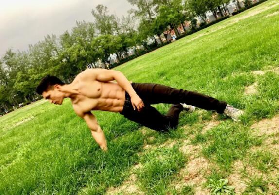 北体大筋肉小狼狗,摄影师写真男主,来感受一下他的实力! - 51虹马 北体大筋肉小狼狗,摄影师写真男主,来感受一下他的实力! - 51虹马