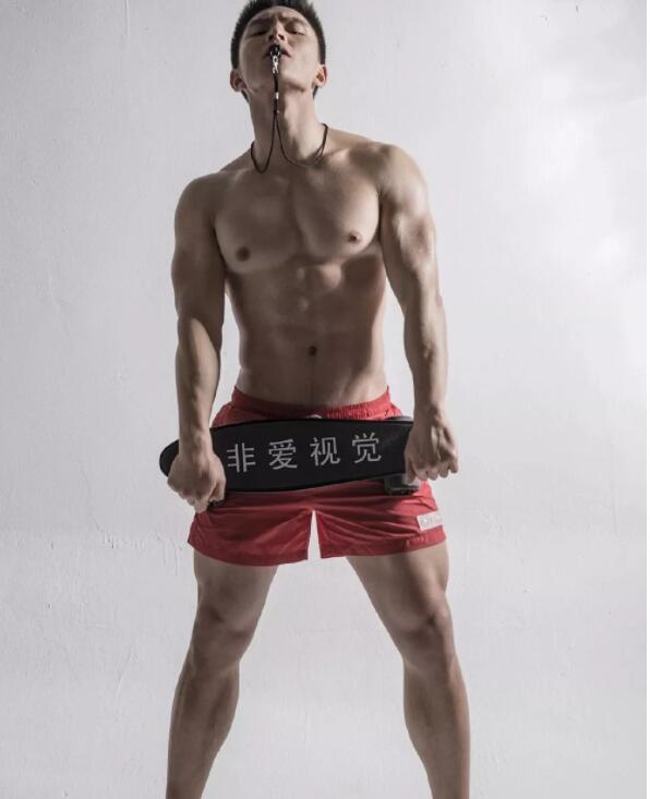 北体大筋肉小狼狗，摄影师写真男主，来感受一下他的实力！ - 51虹马