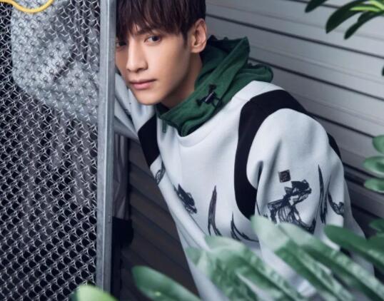 帅哥∣国民初恋俊美校草，鲜味十足又温润如玉的润玉公子！－－罗云熙 - 51虹马