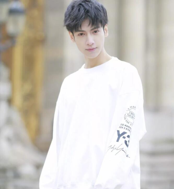 帅哥∣国民初恋俊美校草，鲜味十足又温润如玉的润玉公子！－－罗云熙 - 51虹马