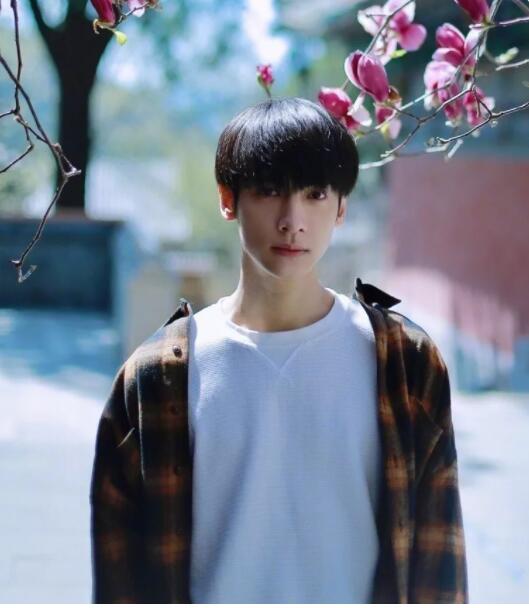 帅哥∣国民初恋俊美校草，鲜味十足又温润如玉的润玉公子！－－罗云熙 - 51虹马