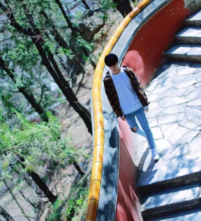 帅哥∣国民初恋俊美校草，鲜味十足又温润如玉的润玉公子！－－罗云熙 - 51虹马