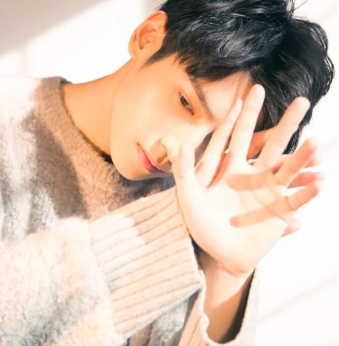 帅哥∣国民初恋俊美校草，鲜味十足又温润如玉的润玉公子！－－罗云熙 - 51虹马