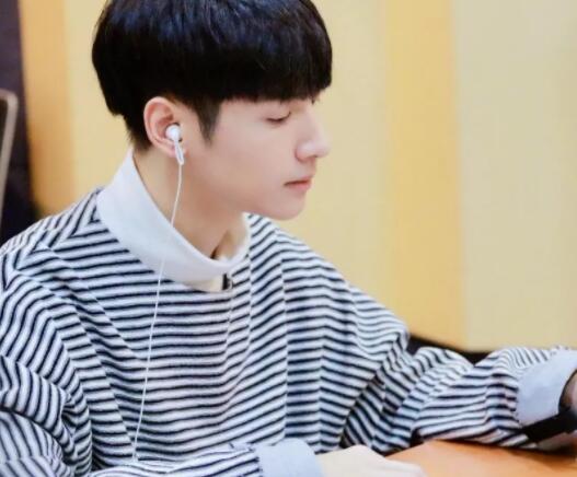 帅哥∣国民初恋俊美校草，鲜味十足又温润如玉的润玉公子！－－罗云熙 - 51虹马