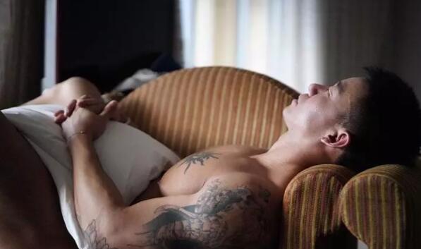 上海美黑店主青筋暴突，翘臀大包把持不住！ - 51虹马