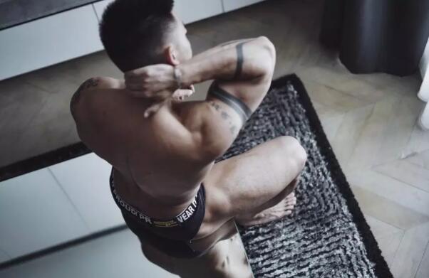 上海美黑店主青筋暴突，翘臀大包把持不住！ - 51虹马