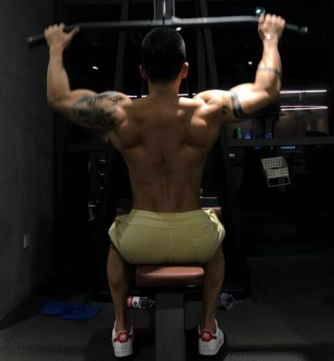 上海美黑店主青筋暴突，翘臀大包把持不住！ - 51虹马