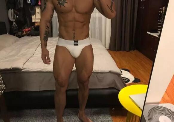 上海美黑店主青筋暴突，翘臀大包把持不住！ - 51虹马