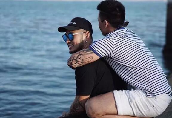 上海美黑店主青筋暴突，翘臀大包把持不住！ - 51虹马