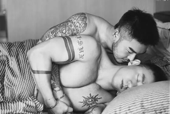 上海美黑店主青筋暴突，翘臀大包把持不住！ - 51虹马