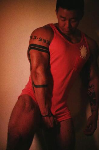 上海美黑店主青筋暴突，翘臀大包把持不住！ - 51虹马