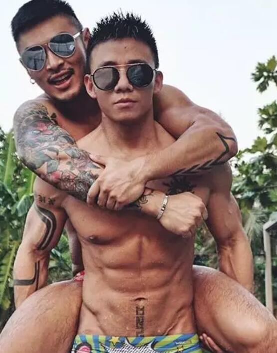 上海美黑店主青筋暴突，翘臀大包把持不住！ - 51虹马