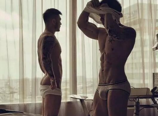 上海美黑店主青筋暴突，翘臀大包把持不住！ - 51虹马