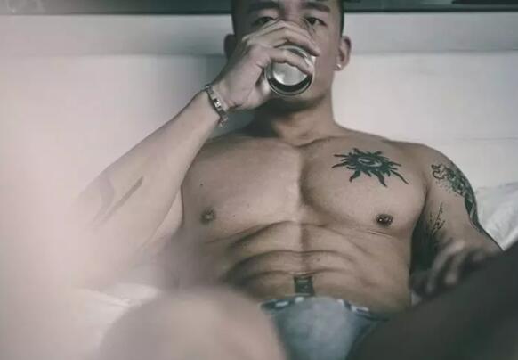 上海美黑店主青筋暴突，翘臀大包把持不住！ - 51虹马