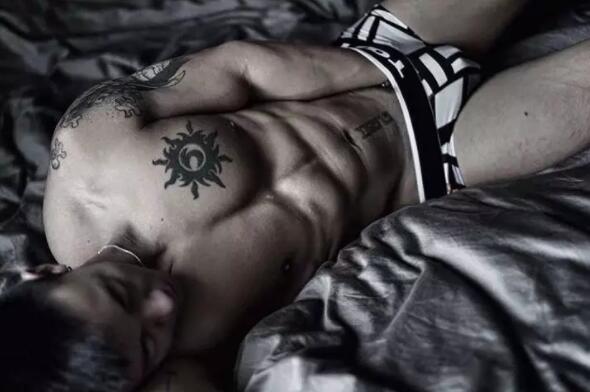 上海美黑店主青筋暴突，翘臀大包把持不住！ - 51虹马