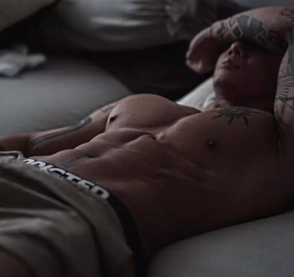 上海美黑店主青筋暴突，翘臀大包把持不住！ - 51虹马