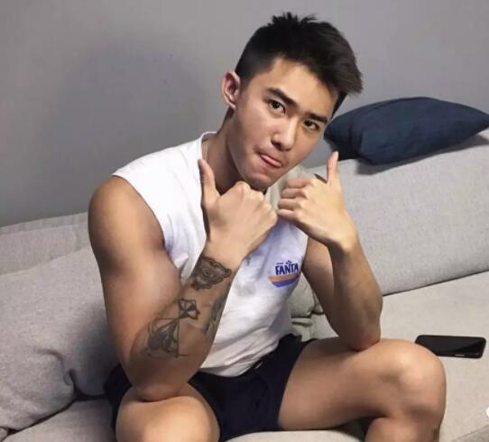 肌肉大男孩，有点大哦~-51虹马