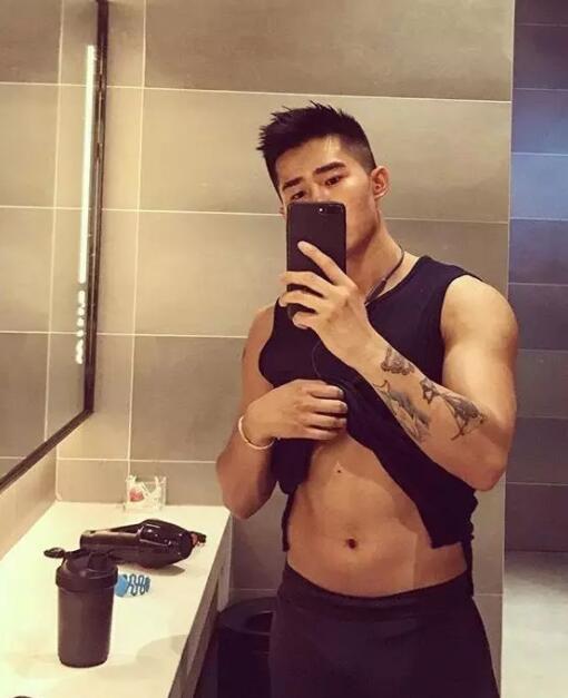 肌肉大男孩，有点大哦~ - 51虹马