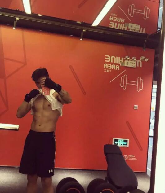 肌肉大男孩，有点大哦~ - 51虹马