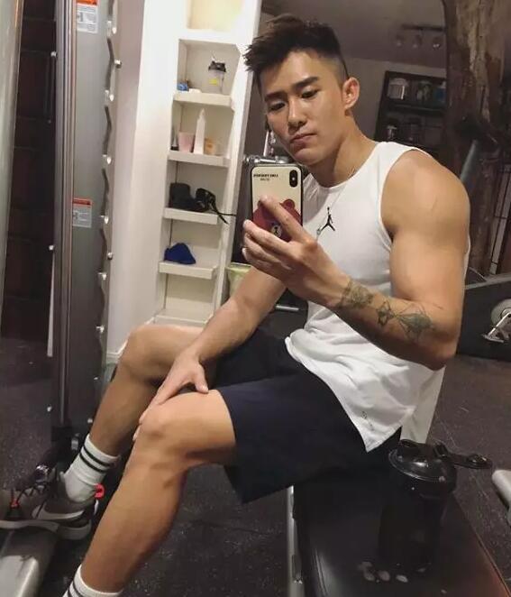 肌肉大男孩，有点大哦~ - 51虹马