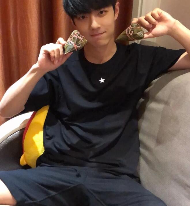 帅哥∣《斗破苍穹》中的盛世美颜,不要错过这个帅气干净的小哥哥!--肖战 - 51虹马 帅哥∣《斗破苍穹》中的盛世美颜,不要错过这个帅气干净的小哥哥!--肖战 - 51虹马