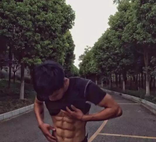 为了赚钱，我假装自己是Gay！ - 51虹马